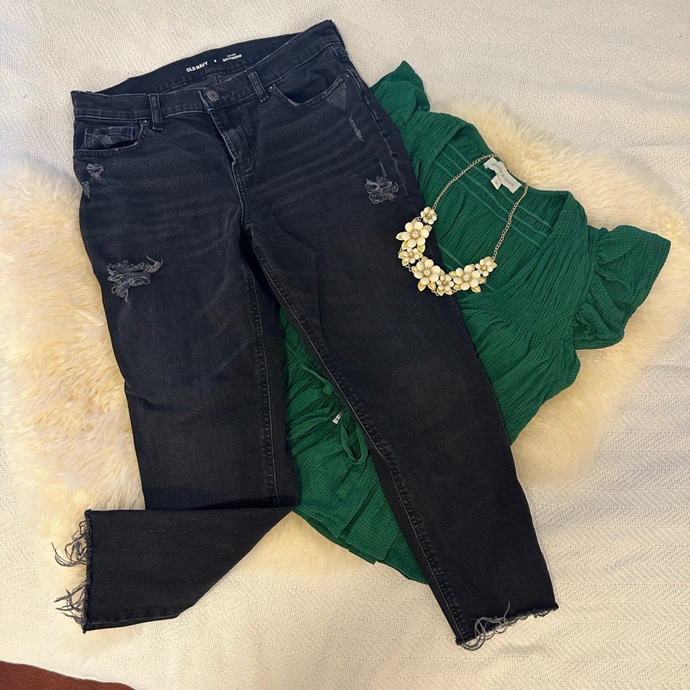 ✨Old Navy Boyfriend Women’s Size 6 Black Distressed Ankle Jeans✨
